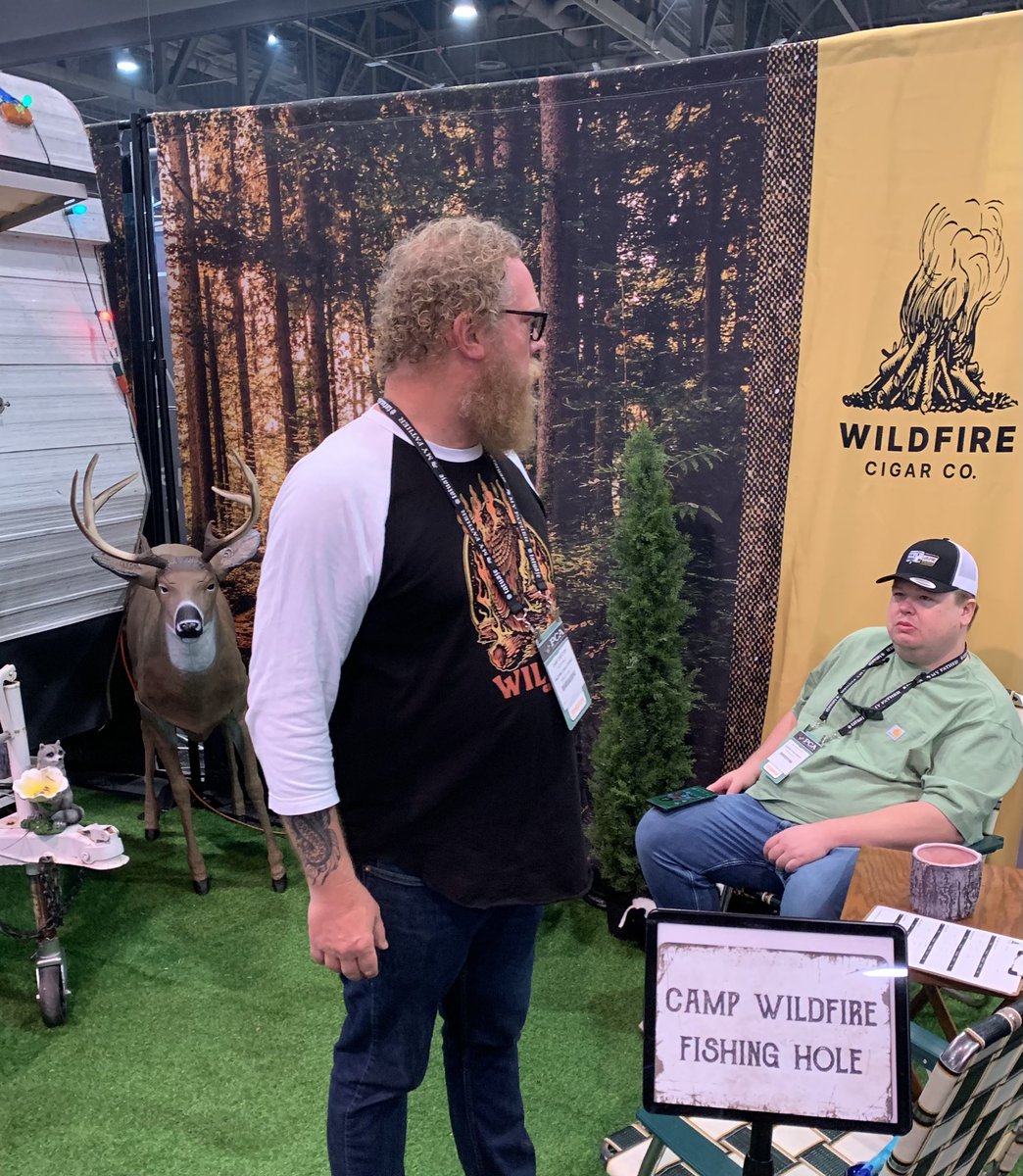 cigarlifeguy's tweet image. More time on the show floor 🔥🔥🔥 #pca24

#cigar #cigars #botl #sotl #humidor #smoking #cigarlife #cigarlifestyle #cigarro #pssita #cigarlover #cigarworld #cigarpic #cigarsocialclub #cigarlifeguy #nowsmoking 
#cigarweek