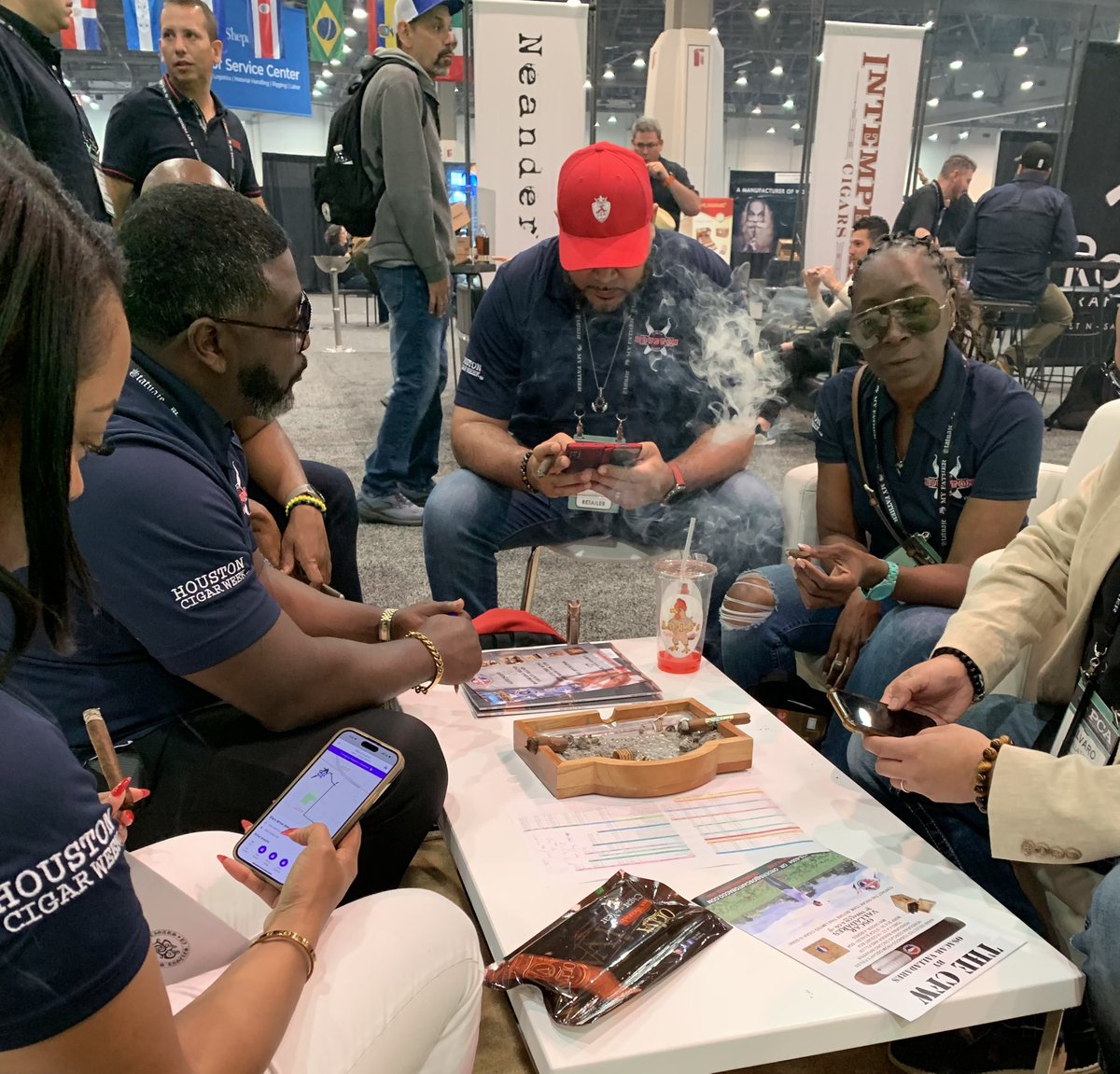 cigarlifeguy's tweet image. More time on the show floor 🔥🔥🔥 #pca24

#cigar #cigars #botl #sotl #humidor #smoking #cigarlife #cigarlifestyle #cigarro #pssita #cigarlover #cigarworld #cigarpic #cigarsocialclub #cigarlifeguy #nowsmoking 
#cigarweek