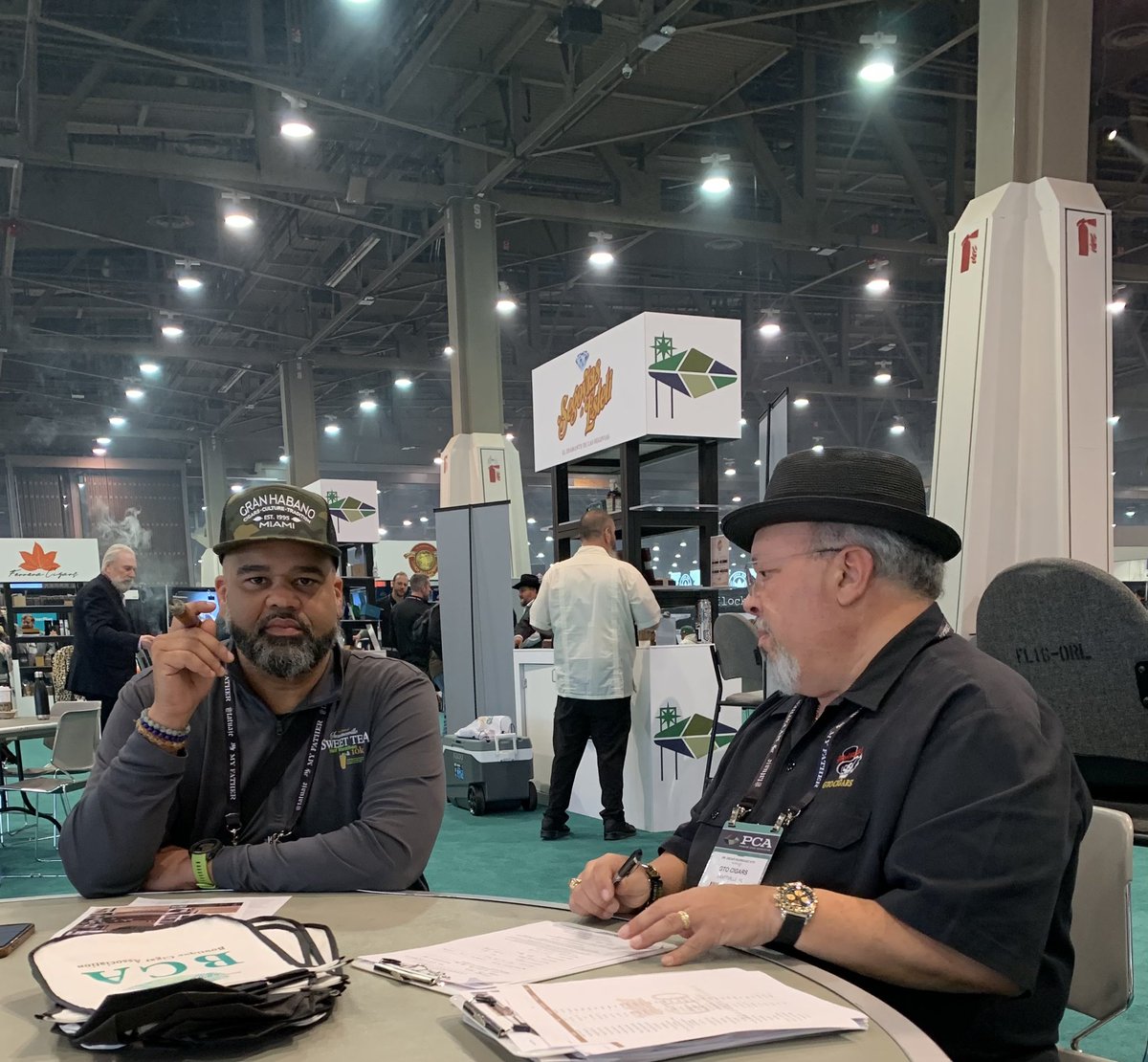 cigarlifeguy's tweet image. More time on the show floor 🔥🔥🔥 #pca24

#cigar #cigars #botl #sotl #humidor #smoking #cigarlife #cigarlifestyle #cigarro #pssita #cigarlover #cigarworld #cigarpic #cigarsocialclub #cigarlifeguy #nowsmoking 
#cigarweek