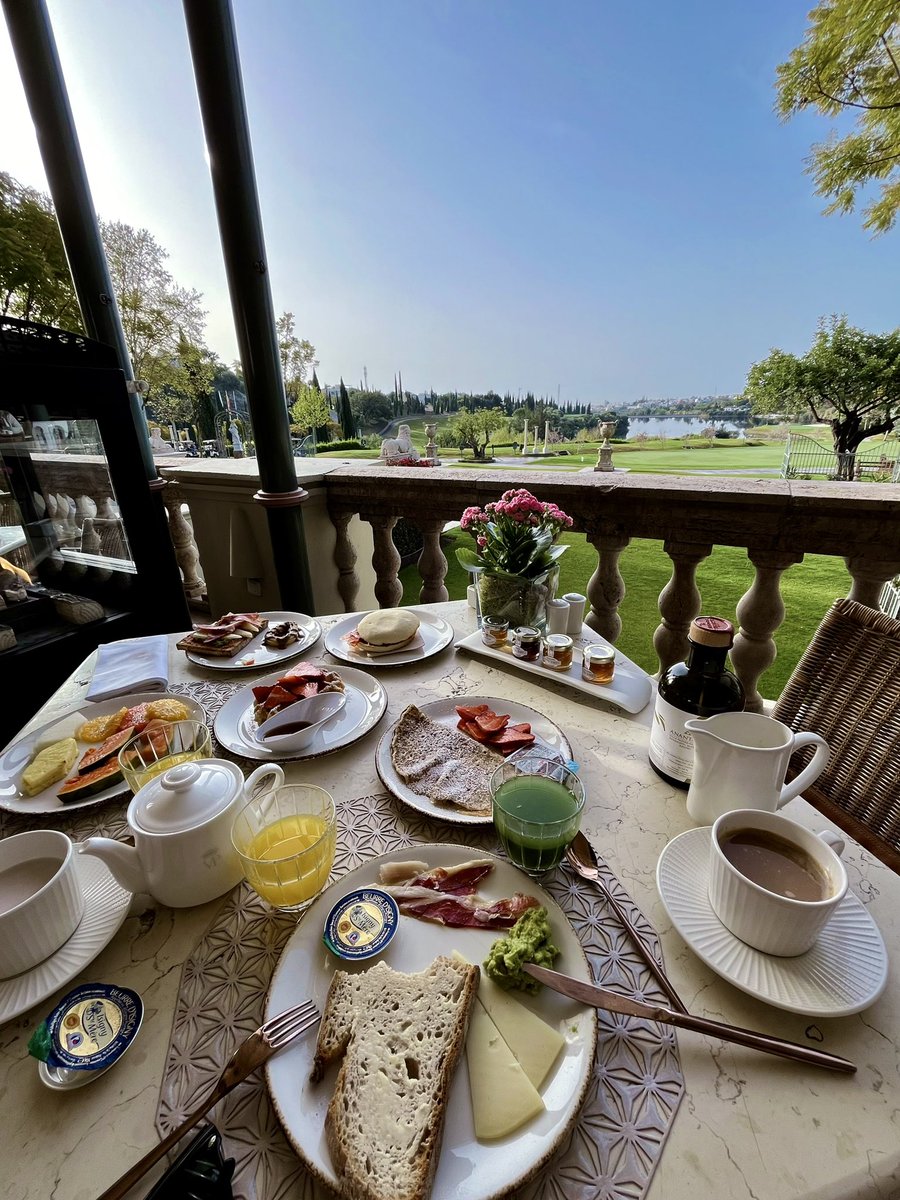 yogagise's tweet image. Breakfast at @anantaramarbella 🩶

#anantaramarbella #anantaravillapadierna #anantara #goodeverywear