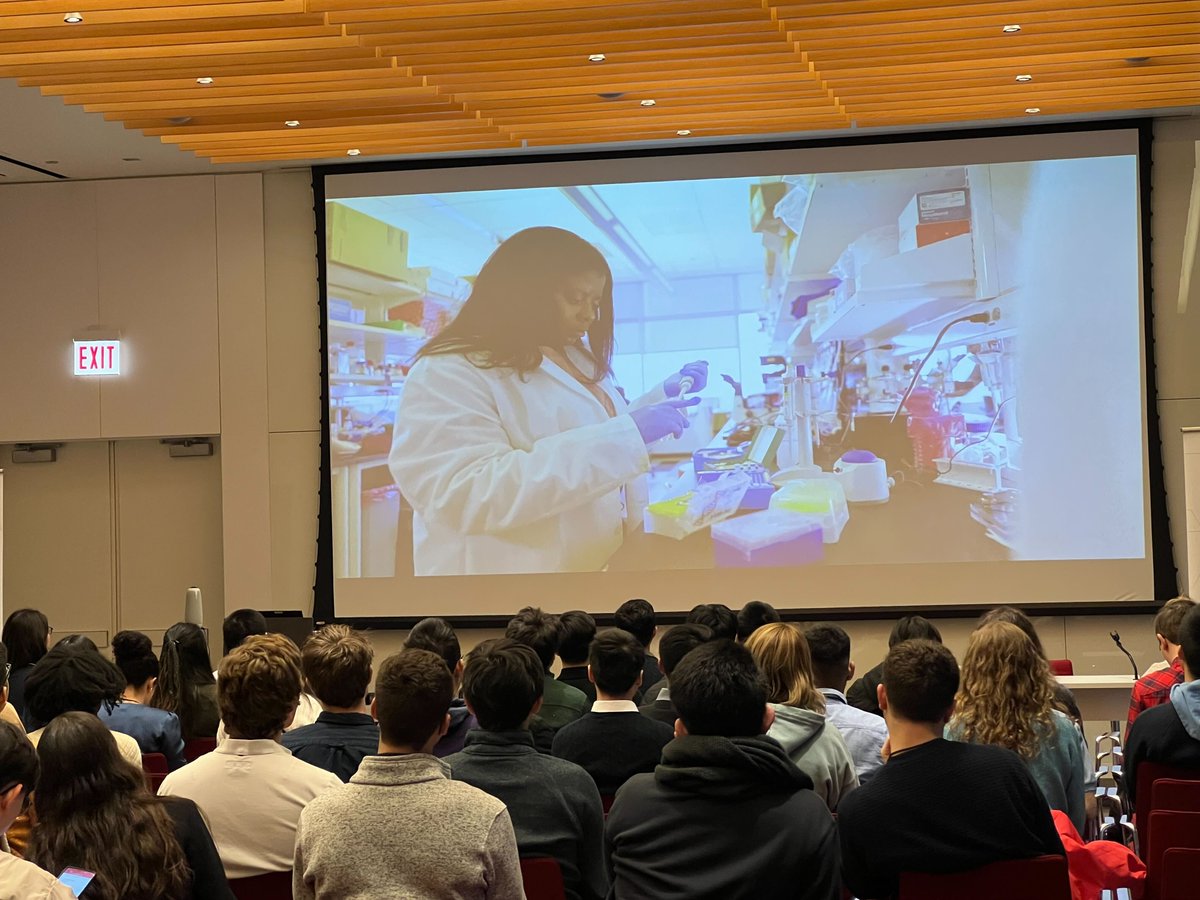 UChicagoPME's tweet image. Last week for the second Admitted Students' Visit, students from all over got the opportunity meet with faculty and staff to learn more about PME and how they can #EngineerTheFuture at @UChicagoPME. 👩‍🔬