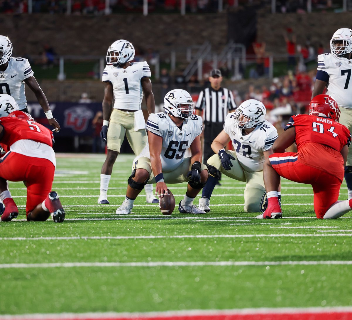 Grad Transfer OC 
6’2” 295 
20 Starts
33 Games played in