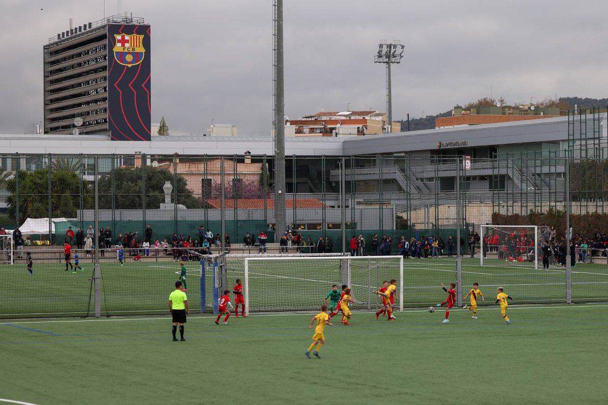 First games of Day 1 under the rain @BarcaAcademy 🔵🔴 #ForçaBarça #BarçaAcademyWorldCup