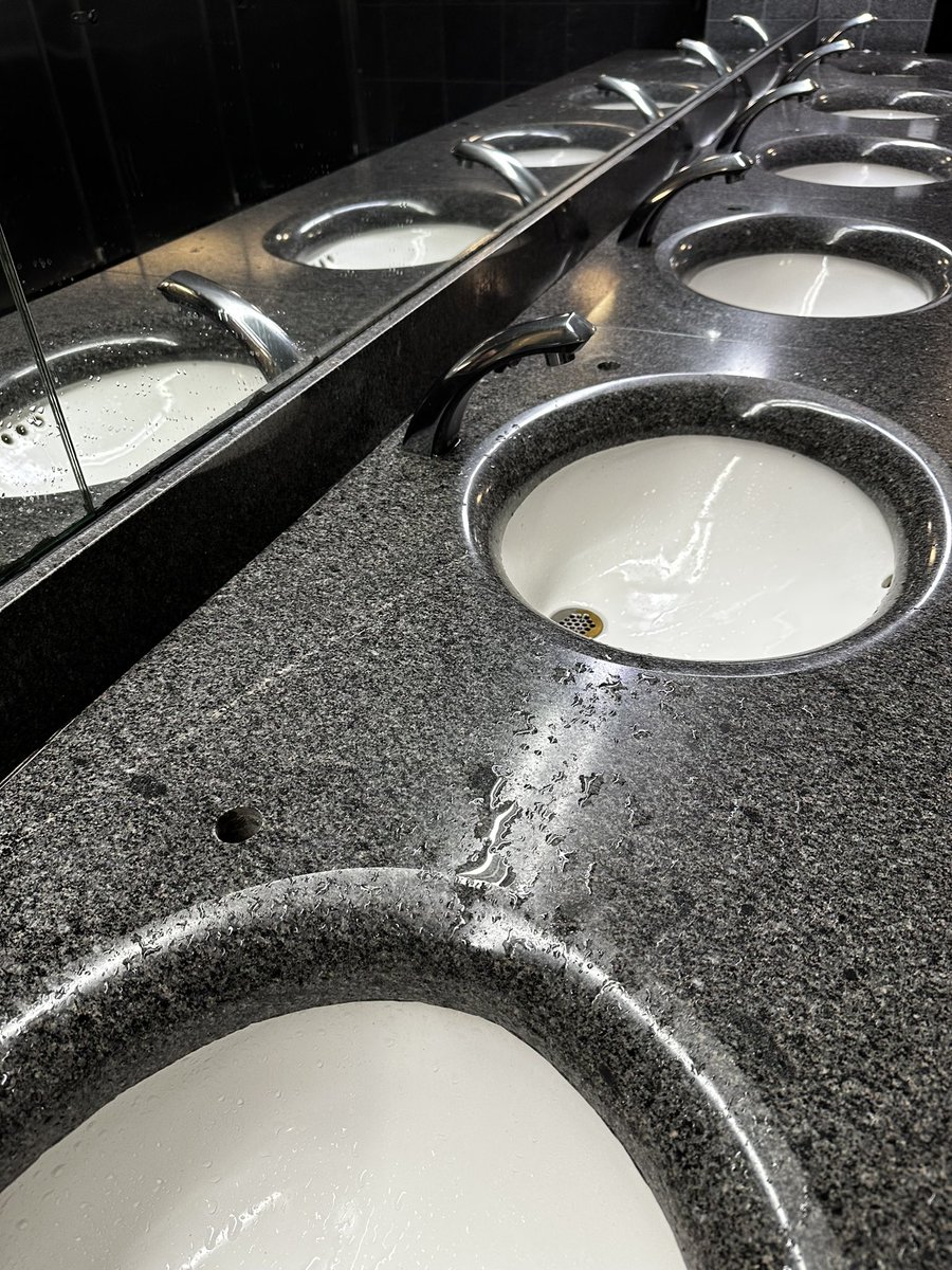 Al_Kal's tweet image. Ahem @hirshhorn, it would be nice to have soap in your restroom.