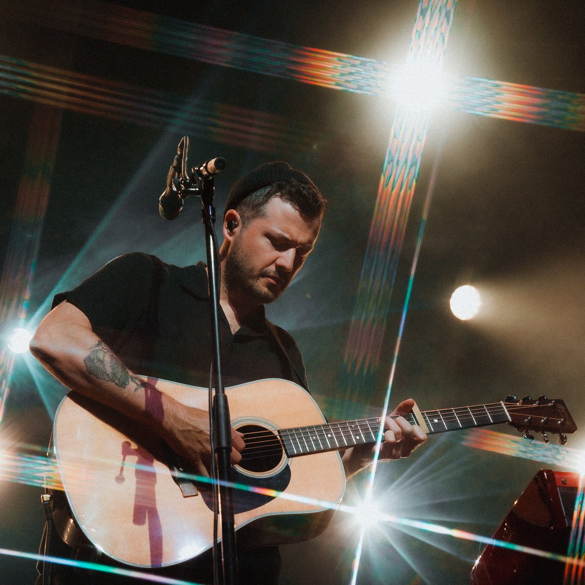 passengermusic's tweet image. NORTH AMERICA - I&apos;m absolutely thrilled to announce the brilliant @SYMLMUSIC as special guest for the upcoming tour !  He&apos;ll be playing every show other than the two at @RedRocksCO where I’m lucky enough to be supporting @GregoryAIsakov .
Tickets here - passengermusic.com/pages/live-dat…
