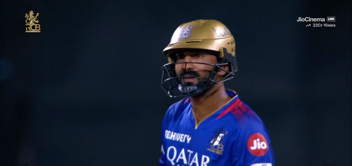DINESH KARTHIK... YOU STILL GOT IT...!!! 🫡

4,2,1,0,4,0,6,1,6,1 - 28* (10). The finisher DK did for RCB...!!! 🔥🫡