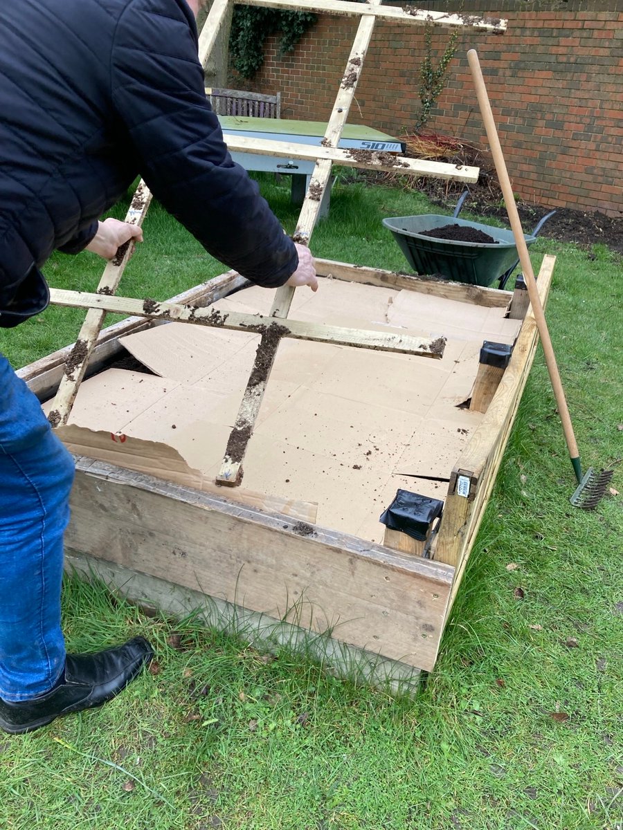 Therapeutic Intervention Service (@nottstiservice) on Twitter photo Sowing seeds, planting bulbs & doing final touches to our new raised bed at our Dementia Hub Gardening group this afternoon. Best of all, we are growing together as a group #peersupport🌱
Thanks <a href="/TheLiveTeam_/">Live Team</a> for the soil & compost :)
<a href="/TessJMcGrath/">Teresa Burgin</a> <a href="/JennyBailey__/">Jenny Bailey</a> <a href="/AHPsNottsHC/">NottshcAHPs</a> Sowing seeds, planting bulbs & doing final touches to our new raised bed at our Dementia Hub Gardening group this afternoon. Best of all, we are growing together as a group #peersupport🌱
Thanks <a href="/TheLiveTeam_/">Live Team</a> for the soil & compost :)
<a href="/TessJMcGrath/">Teresa Burgin</a> <a href="/JennyBailey__/">Jenny Bailey</a> <a href="/AHPsNottsHC/">NottshcAHPs</a>