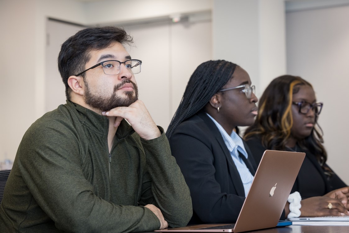 The countdown is on! Just 1 week left to finalize your MPH applications. Seize the chance to make a difference in public health – apply now! apply.utsouthwestern.edu/osph/Security/…