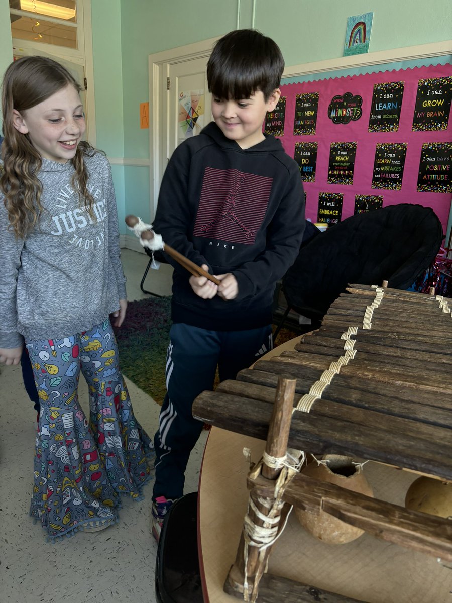 GES_JenCarr's tweet photo. 3rd graders enjoyed a visit from the Frontier Culture Museum today!  They reviewed what they learned about Mali and got to have some cool hands on experiences. https://t.co/2rvA427jcI