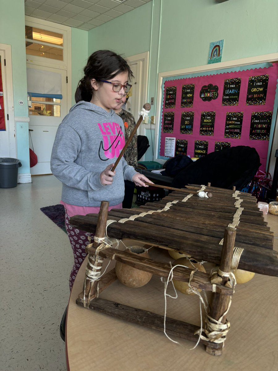 GES_JenCarr's tweet photo. 3rd graders enjoyed a visit from the Frontier Culture Museum today!  They reviewed what they learned about Mali and got to have some cool hands on experiences. https://t.co/2rvA427jcI