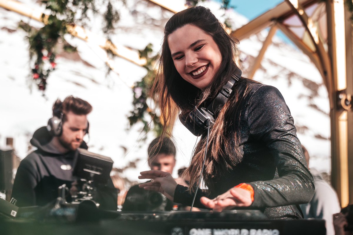 @tomorrowlandwinter 🌨️
TML WINTER is always one of the higlights of the year! Meeting so many new people and artists and playing for  such a loving crowd brings me so much warmth and joy!
#tomorrowland #music #dj #belgium #france