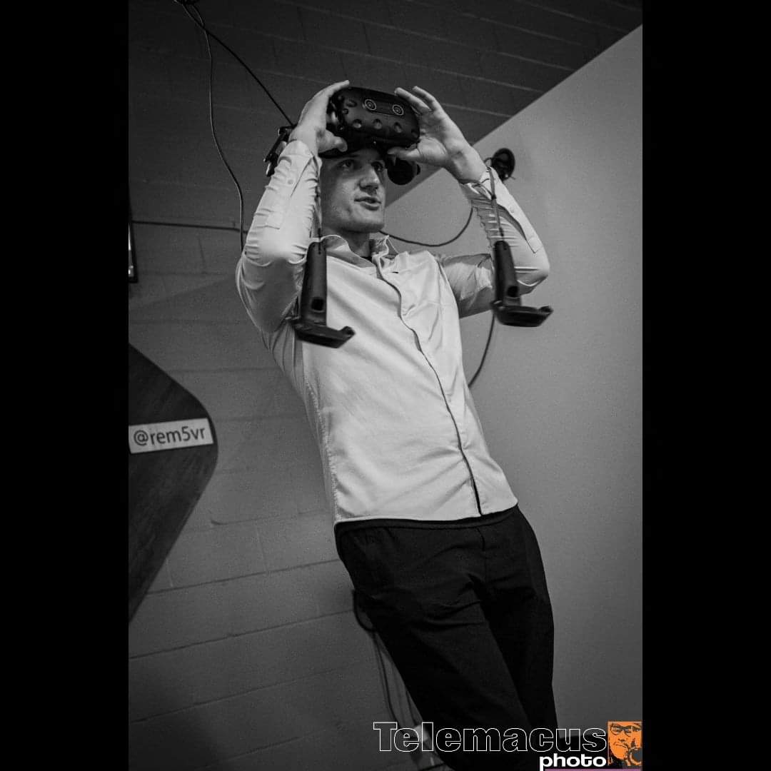 @telemacus_photo catching the perfect moment during a #VR #bachelor #party 🍻