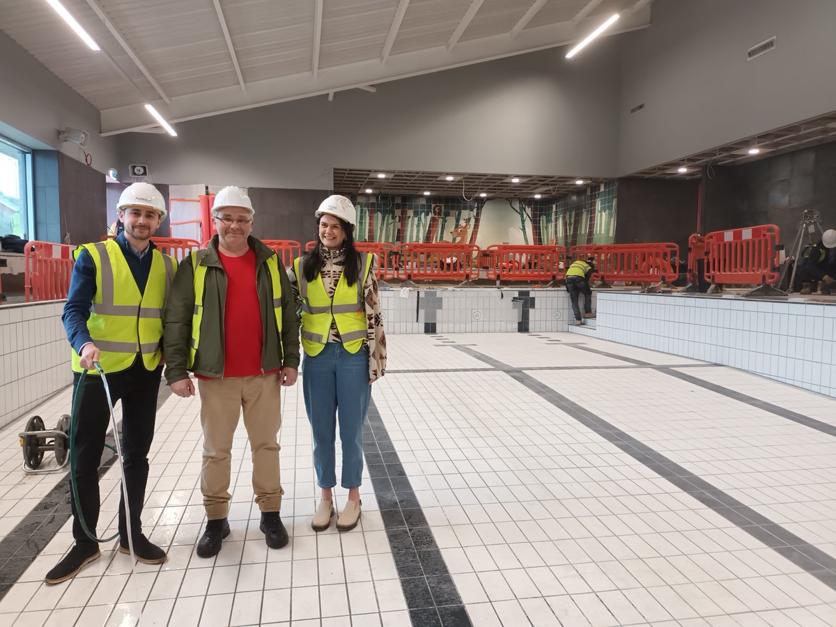 Another milestone was reached today in the construction of #Warsop Health Hub – we started filling the swimming pool. The honours were initiated by Cllr Andy Burgin, Matt Hancock of Serco and Sarah Lafferty, of More Leisure Community Trust. ow.ly/kmpk50R1qP1