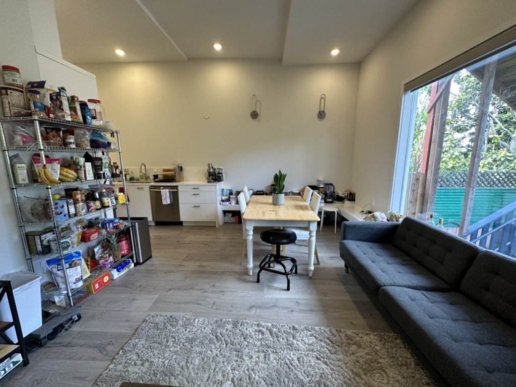 GPTJustin's tweet image. Living in a hackerhouse is the best way to immerse yourself in the San Francisco AI community
🍊 Orange House 2.0 is looking for a new roommate
Even if you’re not looking for housing you’ll still like hearing about the fun events we host