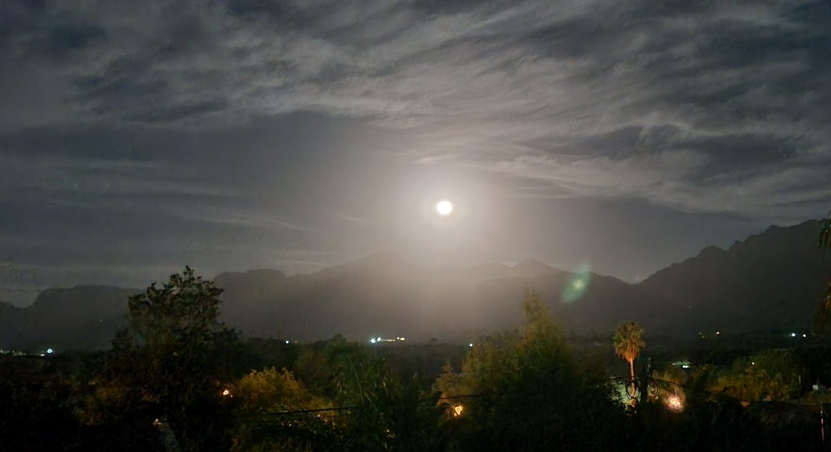 TheWhiskyMaker's tweet photo. Welcome the "Worm Moon"...the full moon for March!
We can feel the cooling down in the evenings, so a welcome winter is inbound!
#viewfromabalcony
#Wellington 🇿🇦
#FullMoon https://t.co/DkTyr0piH0