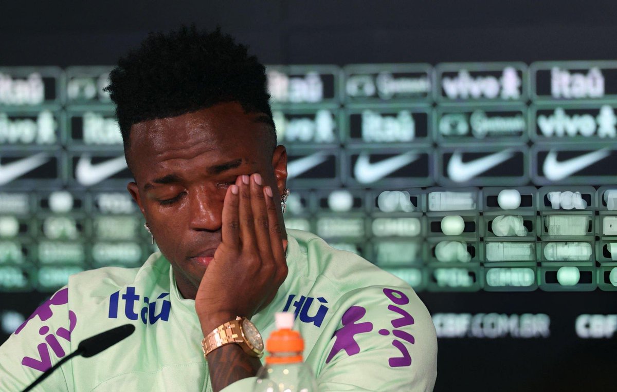 " هذا العالم قاس جداً، عليك أن تكبر " 🤷🏻‍♂️
#فينيسيوس