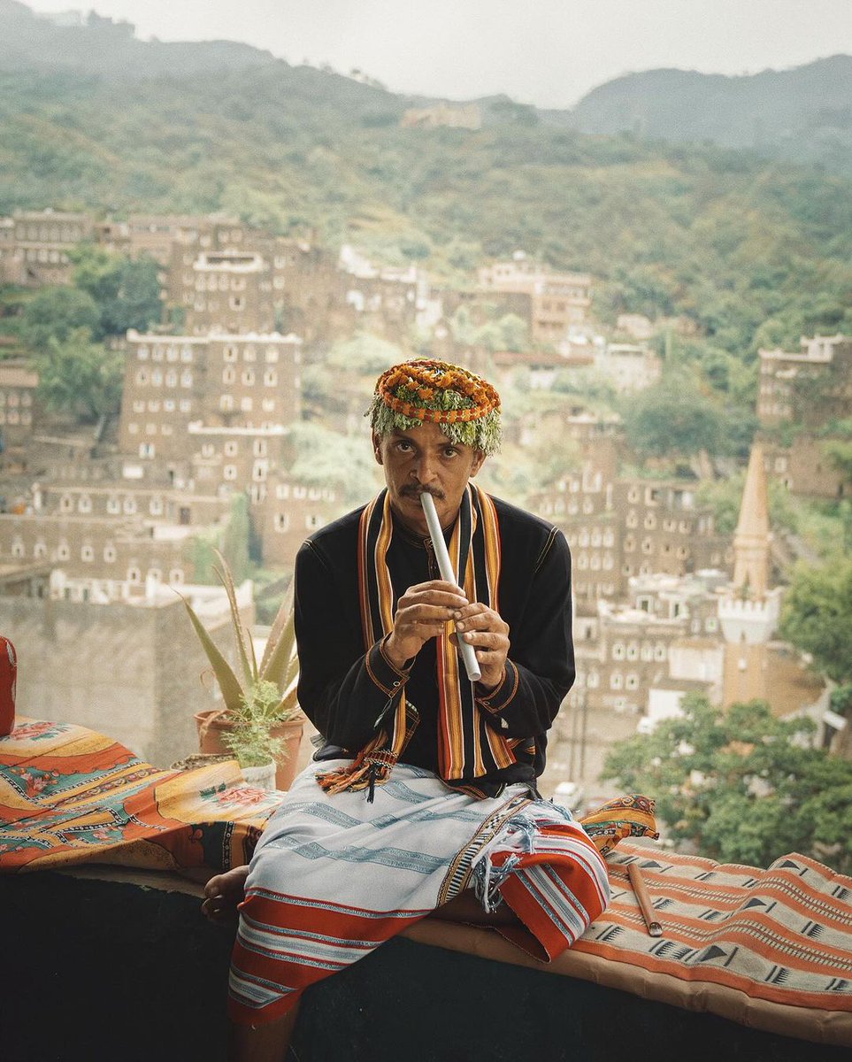 Experience the warm hospitality and serene natural beauty of Rijal Almaa. The charm of the vibrant and colorful traditions of Aseer is sure to leave a lasting impression! 📷 by @parisverraa #VisitSaudi #RijalAlmaa