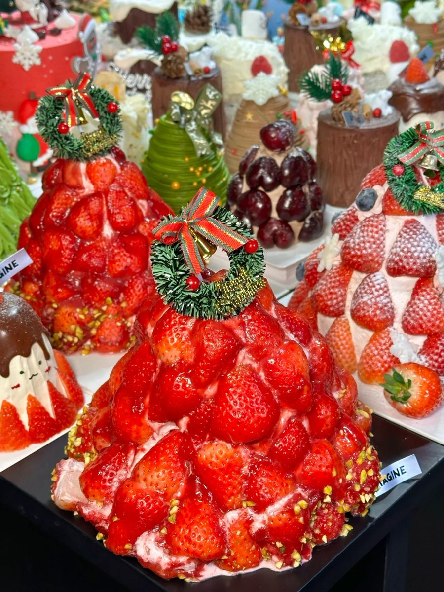 arberalia's tweet photo. Strawberry cake is so delicious 🍰🍓 https://t.co/zmfWxNFskY