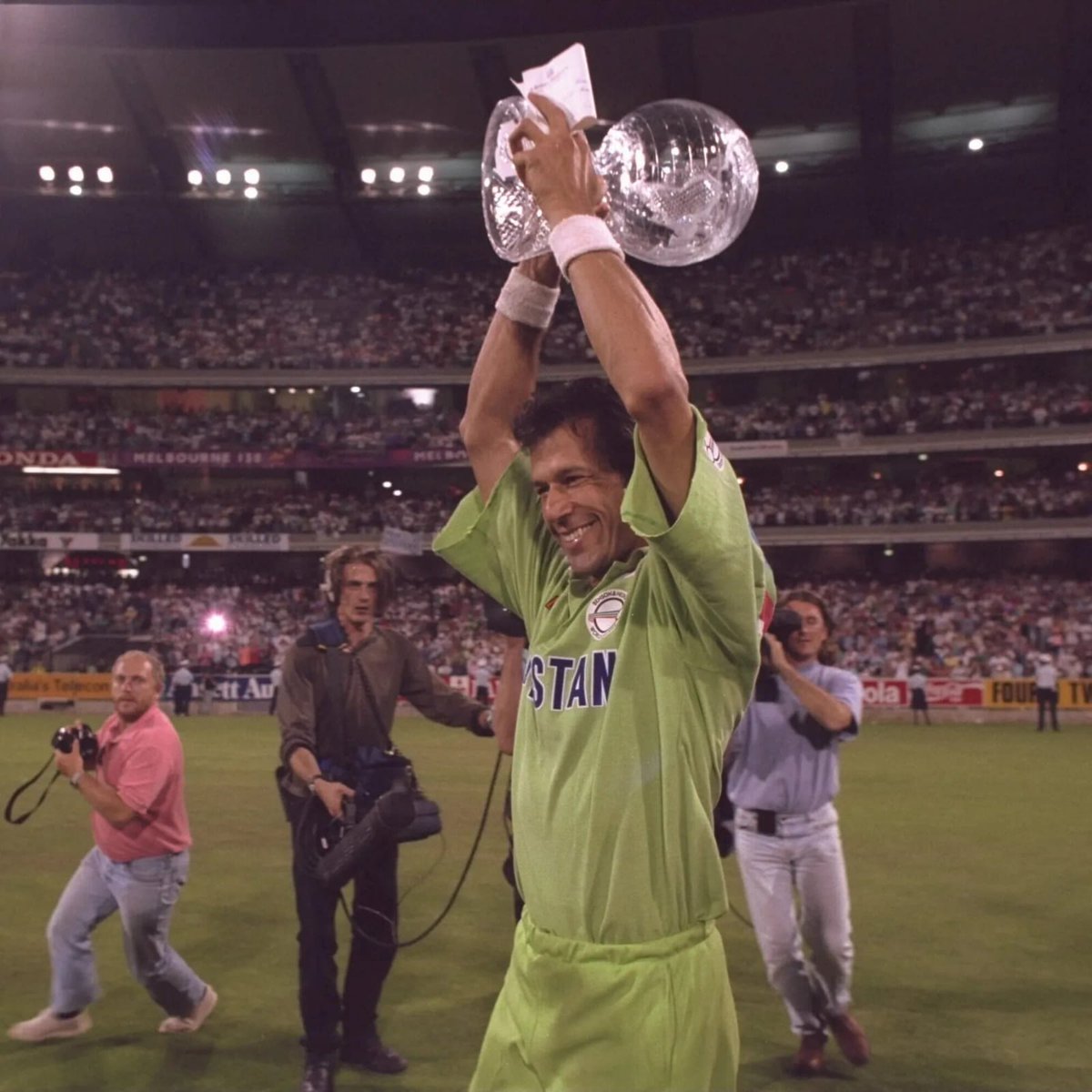 32 years ago, Pakistan won the World Cup under the leadership of Imran Khan. Wasim Akram dropped one of the best all-round performances by any player in a World Cup final 🇵🇰♥️