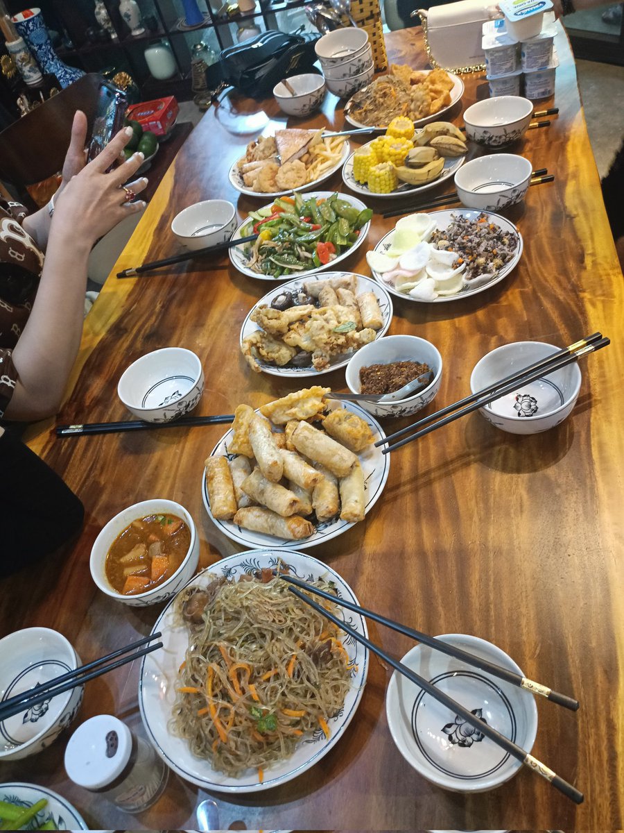 sunil_rayal's tweet photo. #Lunchparty #Students #vietnam 🤩 https://t.co/bAYeny6WVC