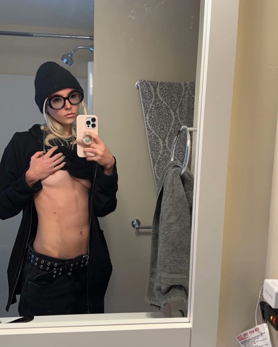PornstarRocker's tweet photo. Little bit of titty. https://t.co/7kysJaC1S3