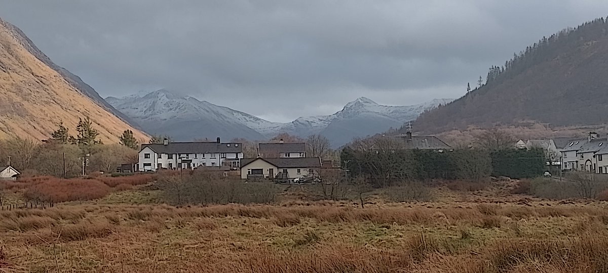 #MoveItForDogs 
Escape to The Highlands-7 miles 🥾🥾
The Great Glen Way from Fort William towards Old Inverlochy Castle.
Ben Nevis (middle) and the mighty Grampians.
I continue with my challenge to raise £1,746 for @DogDeskAction -every kind donation is very gratefully received .