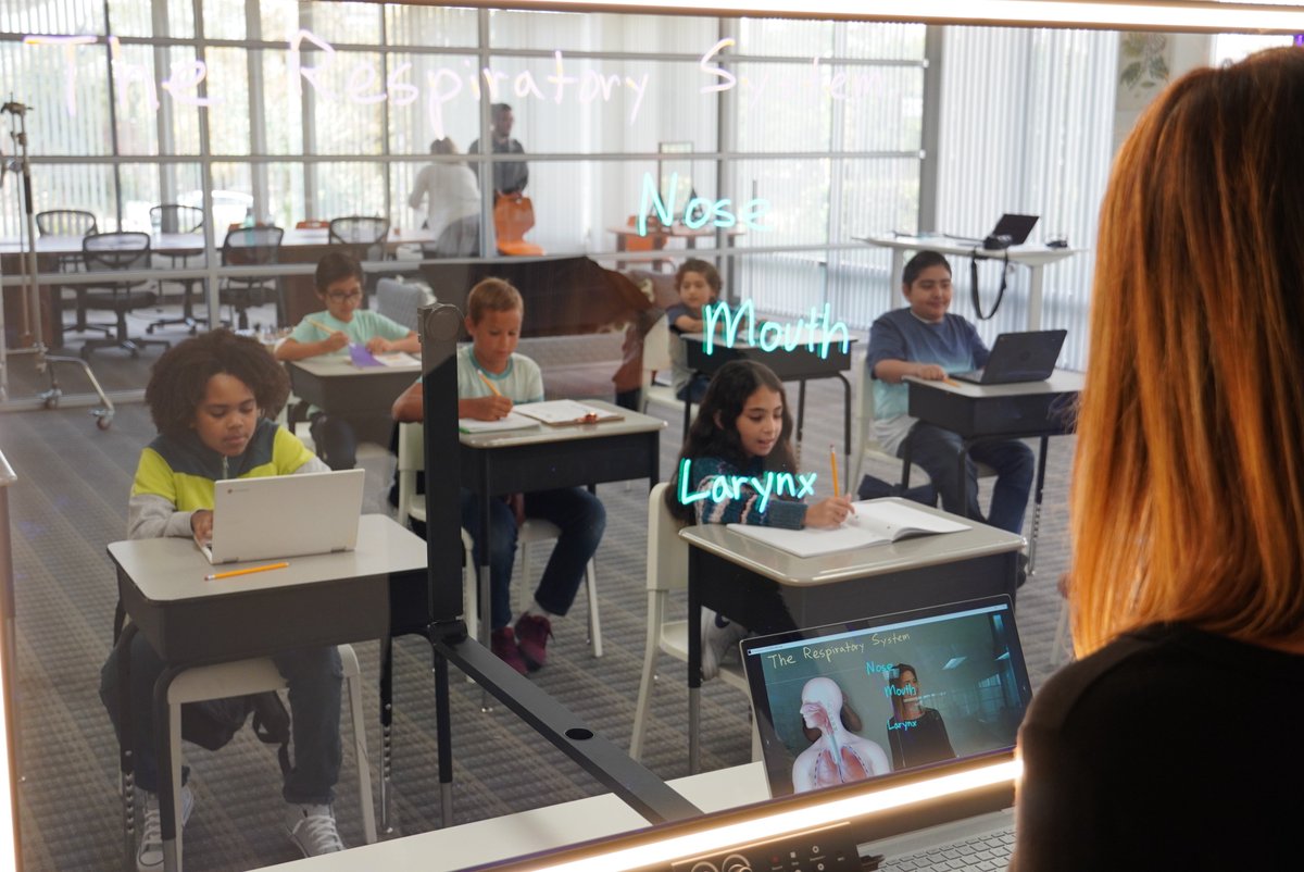 Ready to turn heads without turning yours? By keeping the instructor’s face front and center, students feel included and connected with the material. 

⁣If you want to see @geteGlass in your school, click the link in our bio.

#edtech #edtechtool #education #teachertwitter