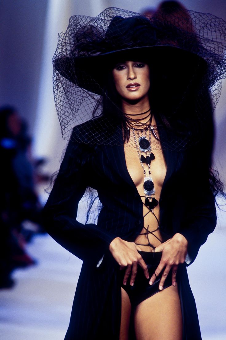 Supermodel Yasmeen Ghauri walks the runway for Martine Sitbon 1993 📸🧙‍♀️ #yasmeenghauri #martinesitbon #catwalk #runway #witches #fashion #vintage #90s