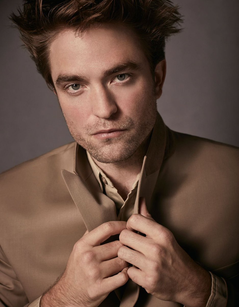 pattinsonphotos's tweet photo. Robert Pattinson to produce Ross Evans' HOW TO SAVE A MARRIAGE for Sony Pictures!

"Evans penned the script and Pattinson’s producing partner Brighton McCloskey via their Icki Eneo Arlo banner will join as producer along with Geoff Shaevitz and Evan Silverberg via Entertainment 360.

Plot details are being kept under wraps and studio sources add the project is still early development. Evans will also exec produce."