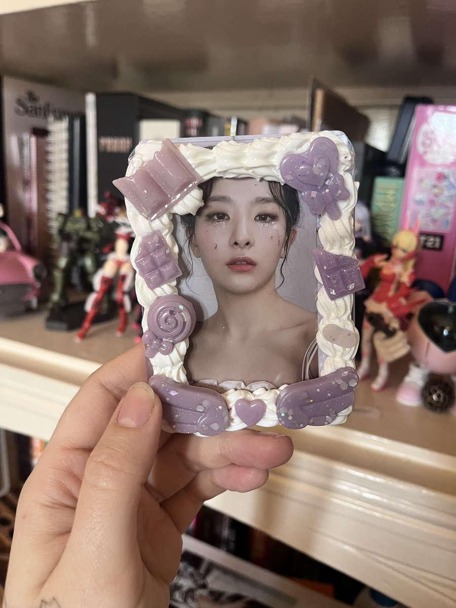 dramabiscuit's tweet photo. logging on to say that i won the game (the game being buying kpop albums and getting photocards) https://t.co/fGEXNB8pe1