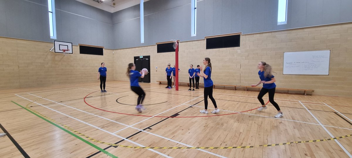 🏐 Larbert High Netball 🏐 Our S1-3 Girls took on Cumbernauld Academy tonight in their first ever School Game ⭐️ The girls had a dominant first 3 quarters finishing the 4th quarter mixing the teams together 👏🏻 Come along and join the girls after school on Wednesdays ⭐️