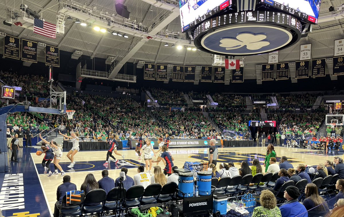 Let’s go @ndwbb #GoIrish ☘️☘️☘️