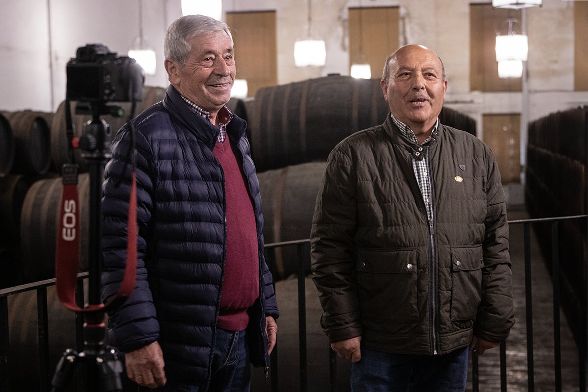 casknolia's tweet image. 🎥 Today we have welcomed the fantastic group of #pacedocs project from Pace University (New York) in the cooperage. They have been filming part of a documentary about the cooperage in our facilities.