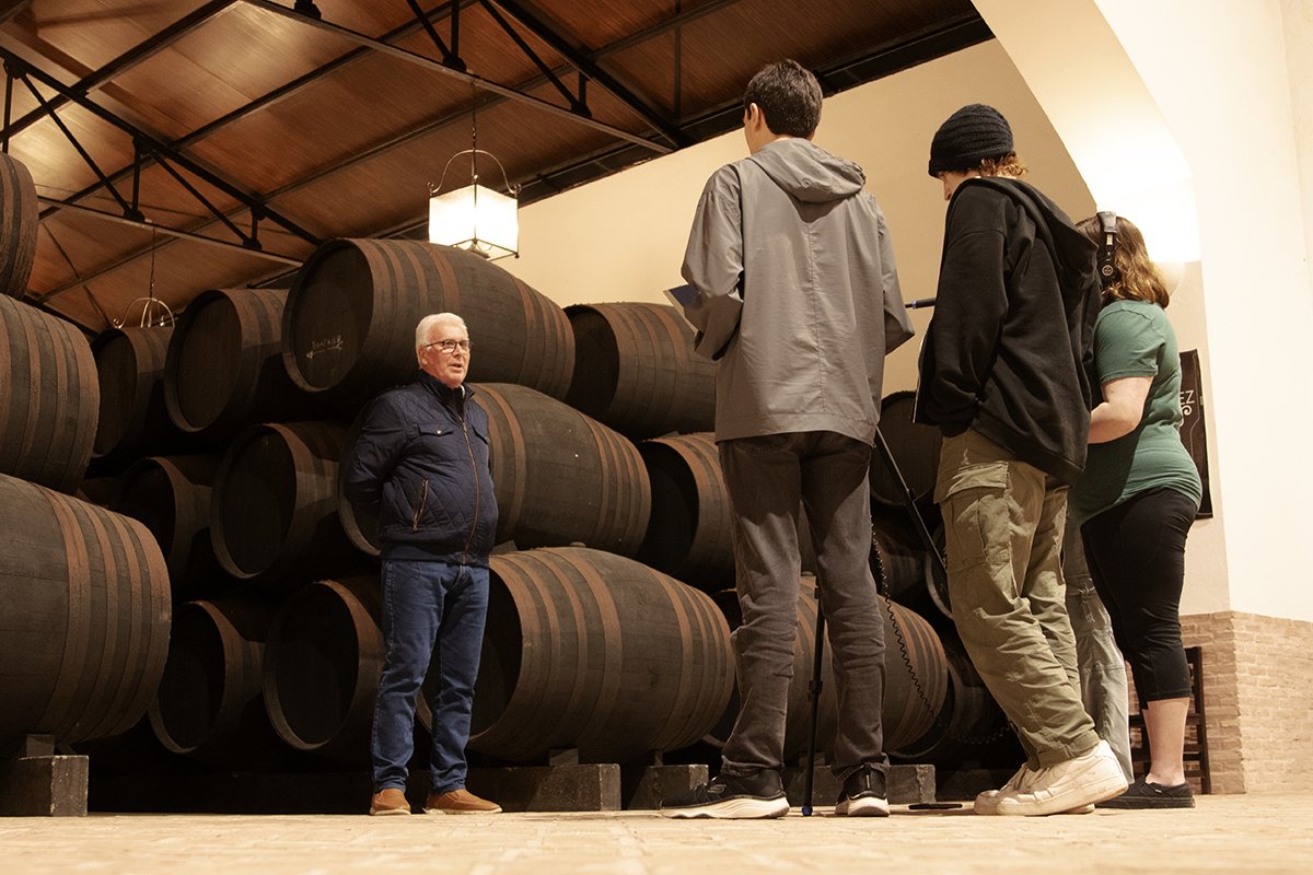 casknolia's tweet image. 🎥 Today we have welcomed the fantastic group of #pacedocs project from Pace University (New York) in the cooperage. They have been filming part of a documentary about the cooperage in our facilities.
