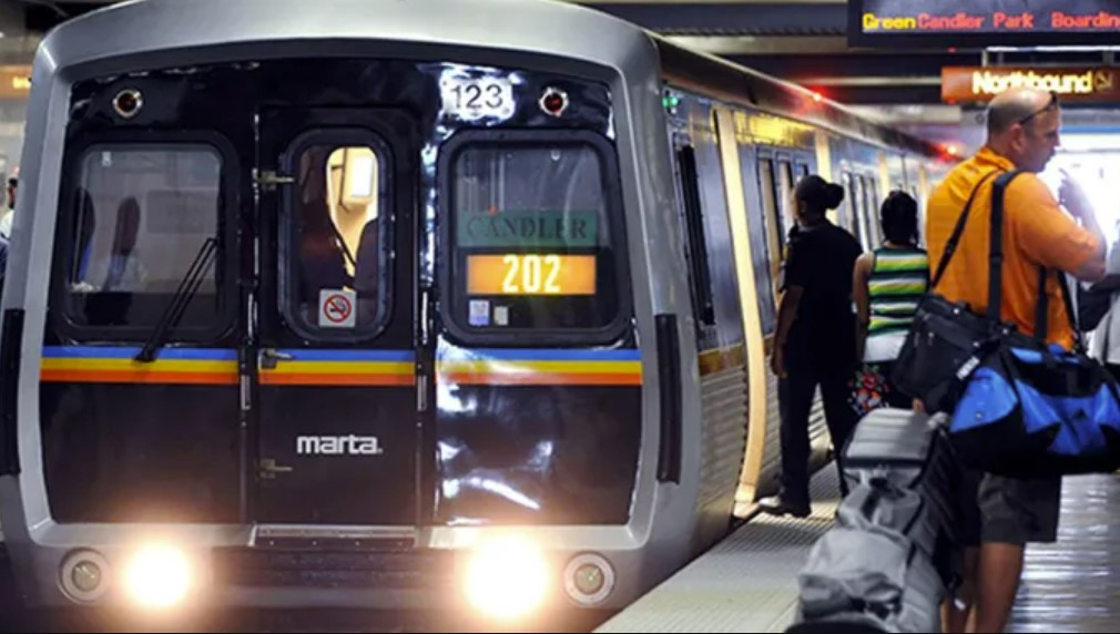 Have you heard about the upcoming closure at the Airport station? MARTA is improving and modernizing the station and will be running a temporary shuttle for six weeks from College Park. Plan for an extra 30 minutes and see all the details here: bit.ly/4bXKrSG