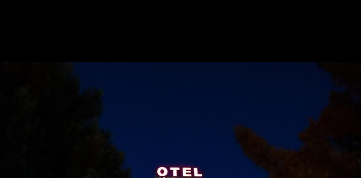 Sn. Beyazgül

1- Ankara’dan getirdiğiniz 4 kişilik ekip kim?

2- Bu ekibin otel araç vb. masraflarını nasıl ödüyorsunuz?

3- Kime ve hangi amaçla sosyal medya üzerinden algılar ile operasyon çekmek amacıyla burdalar?

Bu arada oteli de aracı da kişilerin isimlerini de biliyoruz.