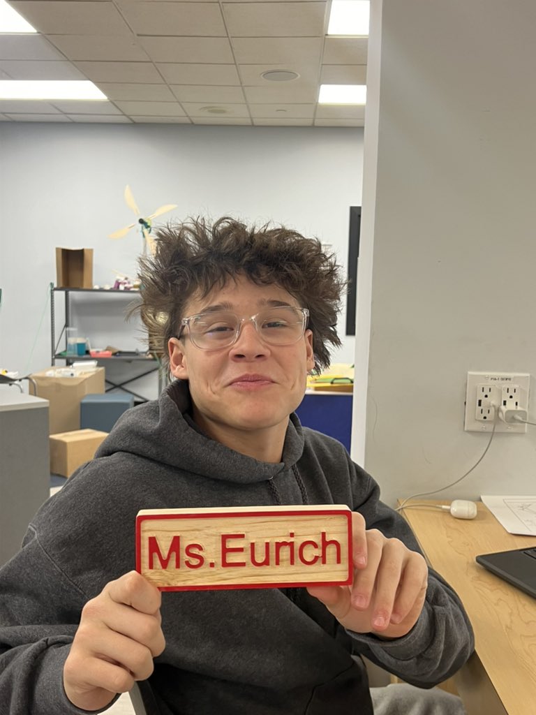 A very talented learner made this personalized name plate in tech class! So appreciative 📚🍎
