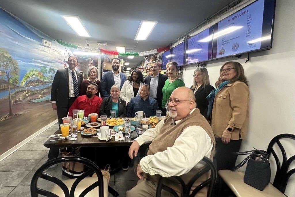Always great to visit my friends at La Cocina del Abuelo! Today I sat down with some community leaders to talk about the ways we can continue to support our working families. Plus, @matthewtuerk and I had to show the Hon. @XavierBecerra the best shrimp tacos in Allentown!