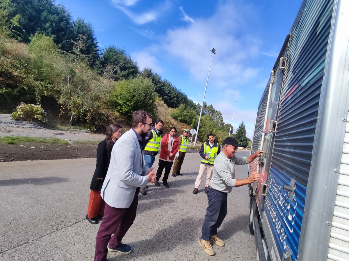 En esta semana santa ¡consume pescados y mariscos en forma responsable! 🐟 Junto a diversas autoridades de #LosRíos se trabaja coordinadamente en la fiscalización, control y vigilancia de transporte de productos del mar que cumplan con origen legal y correcto estado sanitario.