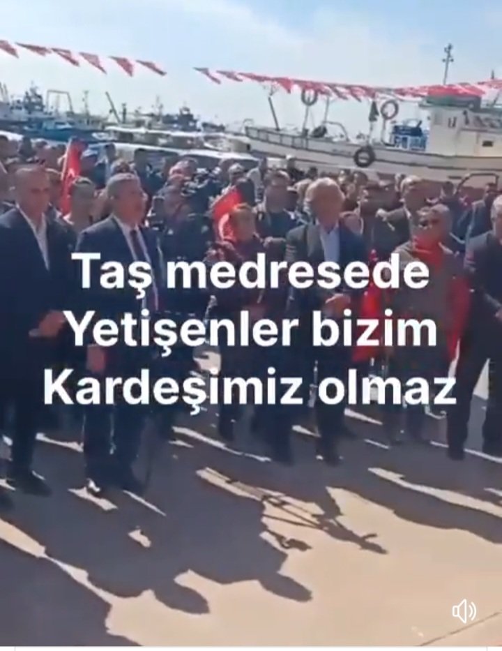 chpli zeydan karalar
Doğru söylemişsin bizden sana kardeş olmaz
Biz adamlarla kardeş oluruz