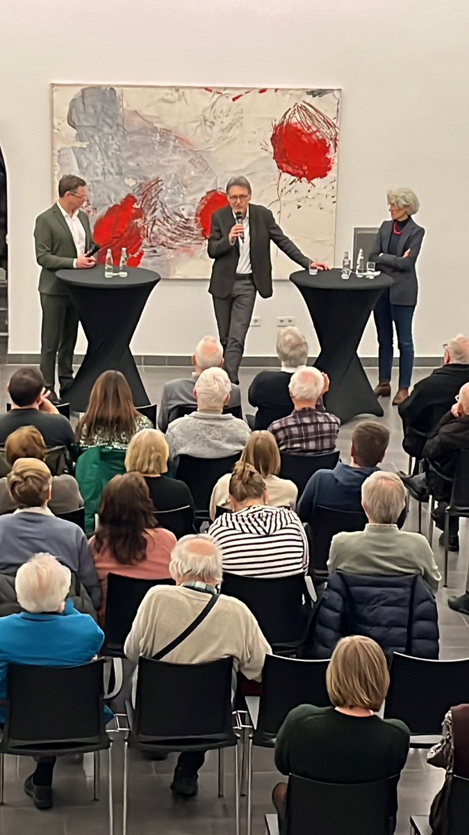 „Intel ist eine Lebensversicherung für die Stadt und es liegt in unserer Hand, sie künftig gemeinsam zu gestalten“, so der Rektor der @OVGUpresse während einer Diskussion im Rathaus der @Ottostadt zu den Veränderungen der Hochschullandschaft durch @Intel_DE.