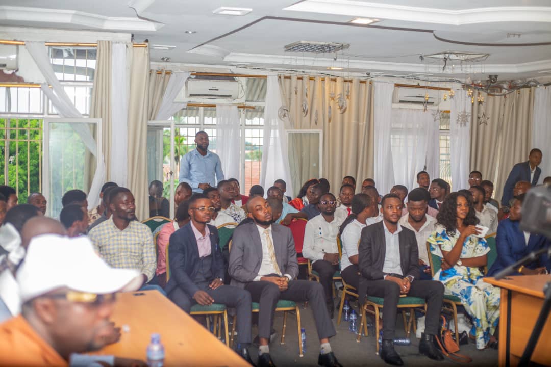 rachidi_roger's tweet image. 1/2 #RDC: Les cadres et militants de @Fdespatriotes de @HonoreMvula1 ont, au cours d'une matinée politique de réarmement moral, réaffirmé leur engagement à accompagner le Pdt de la République pour la réussite de son second mandat inscrit sous l'égide de l'unité nationale. Ceci,