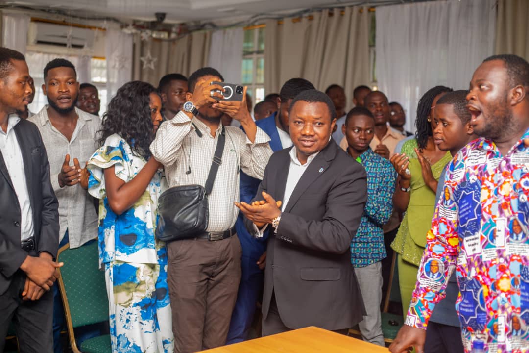 rachidi_roger's tweet image. 1/2 #RDC: Les cadres et militants de @Fdespatriotes de @HonoreMvula1 ont, au cours d'une matinée politique de réarmement moral, réaffirmé leur engagement à accompagner le Pdt de la République pour la réussite de son second mandat inscrit sous l'égide de l'unité nationale. Ceci,