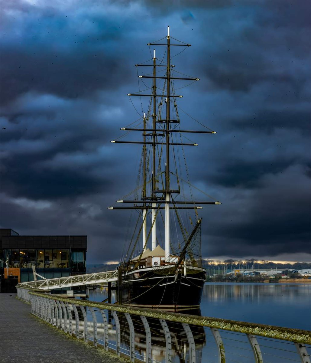 A dark and rather angry-looking sky out there......