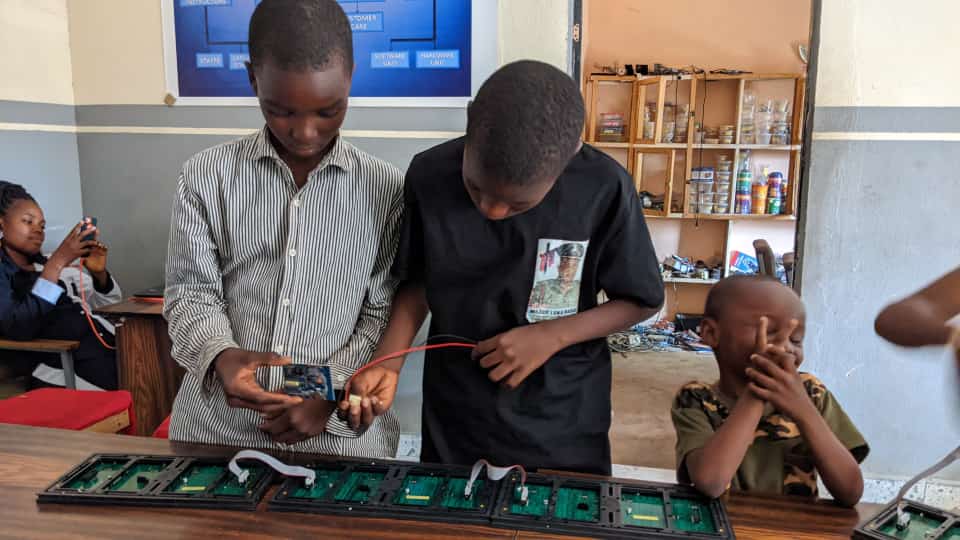 Display Technology class with our kids. Exposing them to the basic reality. @TeemerhZ @KamizzleFemi @ATBU_Connect