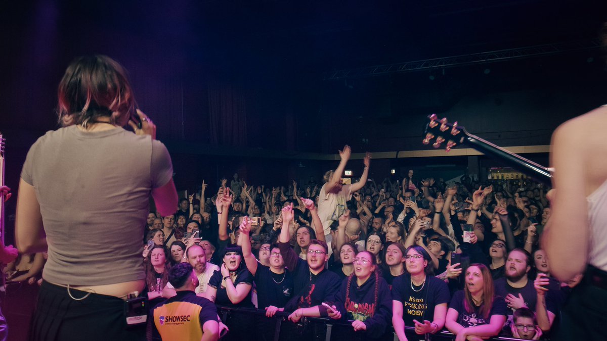 ARE YOU READY TO DO IT ALL AGAIN.??? 3 shows left. GLASGOW You’re up. Doors 7pm here we fukin go ❤️‍🔥 📸 @elijahsettles