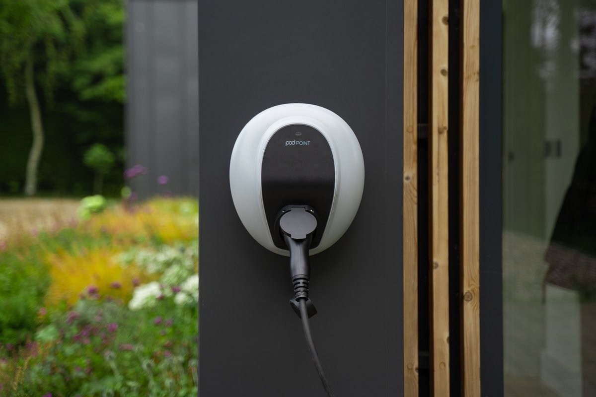 🔌Solo 3 is our reliable and easy to use smart home #EV charger. It connects to Wi-Fi to receive automatic software updates over-the-air, giving customers; ⚡️ the latest features 🔍 remote customer service & diagnostics To find out more see: bit.ly/3vHh0yD