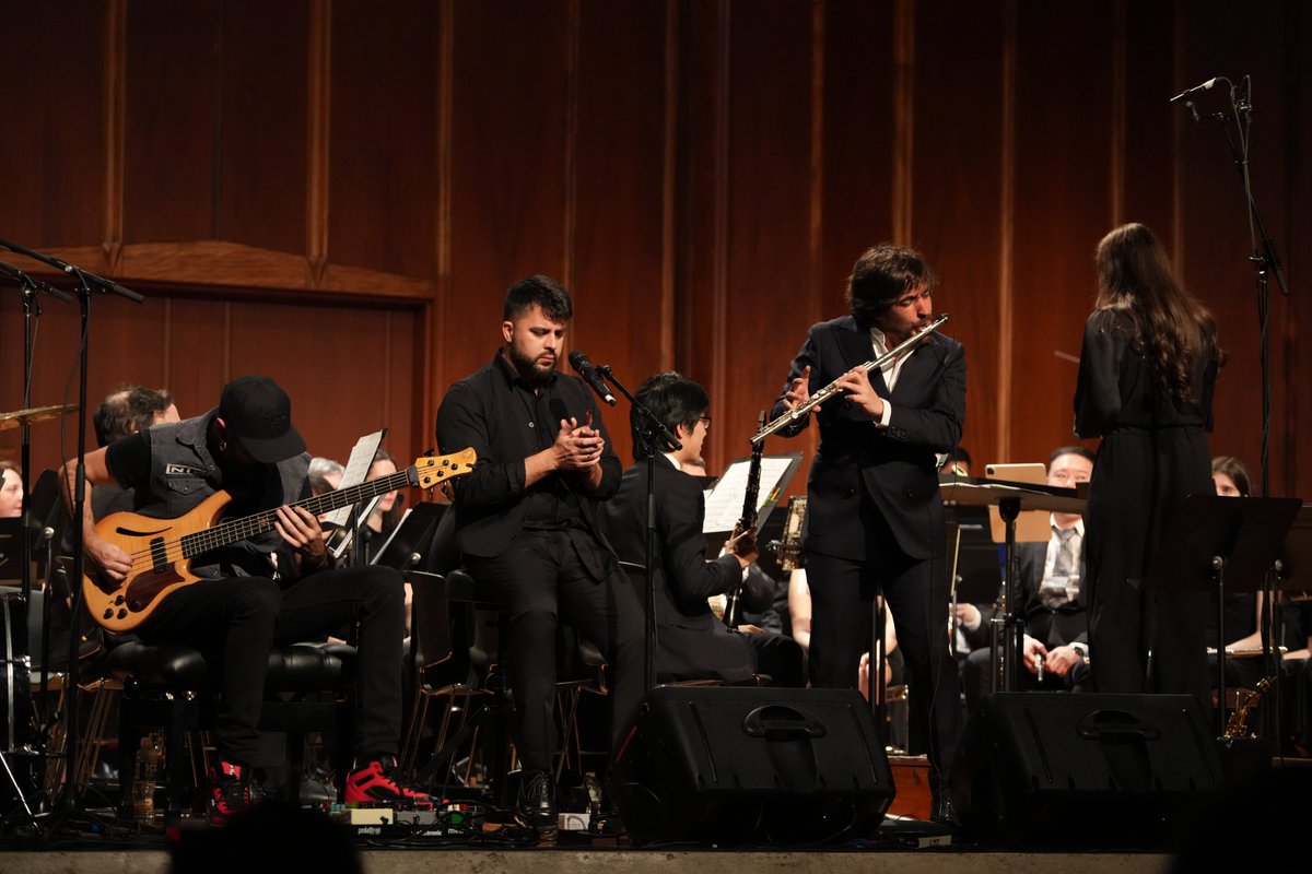 Debuting at #FlamencoFestivalNewYork, @sergiodelope hit a career milestone, blending flamenco with symphonic orchestral music. With The Manhattan Wind Ensemble, emotion stole the stage. 🎶
