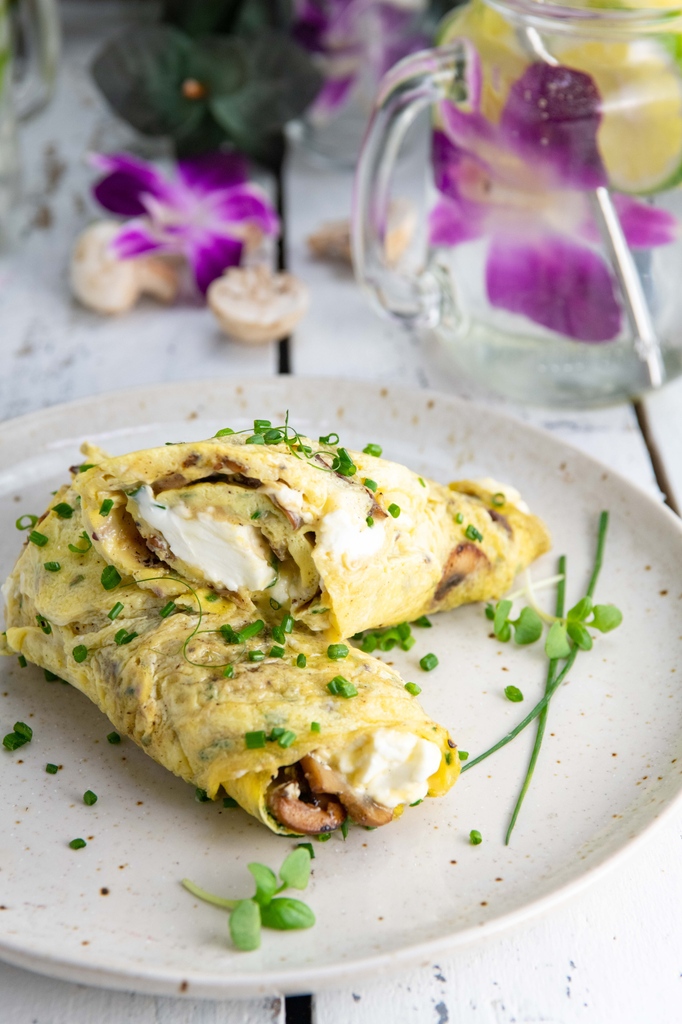 THIS or THAT

#EasterBrunch edition

Eggs Benedict with Hollandaise and Asparagus

Mushroom Chive Omelet

Find more Easter Brunch recipes 👉️
melissas.com/pages/easter-b…

#melissasproduce