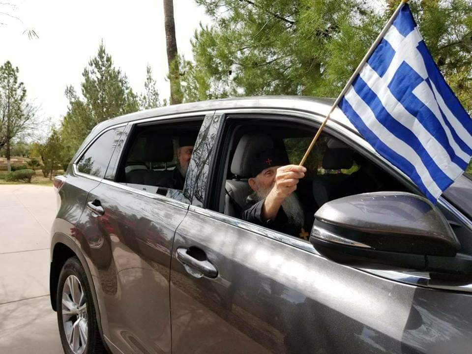 Ο Γέρων Εφραίμ της Αριζόνας, εκ των μεγαλύτερων πνευματικών αναστημάτων της μαχητικής Ορθοδοξίας, κρατώντας την Ελληνική Σημαία! 
Ζήτω το Έθνος των Ελλήνων! ☦️🇬🇷

#ΕΟΝ #παρελαση #ευαγγελισμος #επανασταση #ελληνικηεπανασταση #μητσοτακη_παραιτησου #ΖΗΤΩ